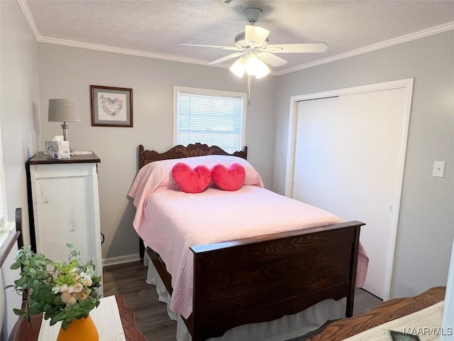 bedroom featuring a ceiling fan, dark wood-type flooring, crown molding, and a textured ceiling