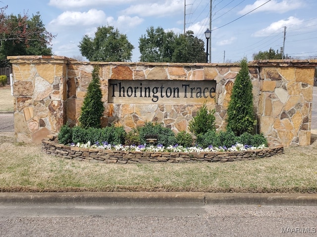 view of community / neighborhood sign