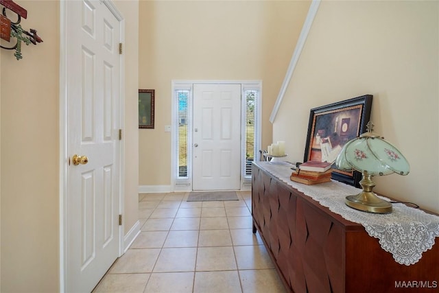 foyer featuring light tile patterned floors and baseboards