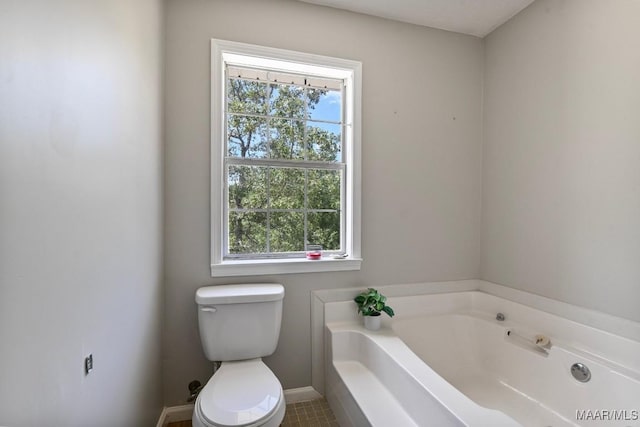 2011 Glenforest Dr, Prattville, AL 36067 - full bathroom featuring baseboards, toilet, and a garden tub