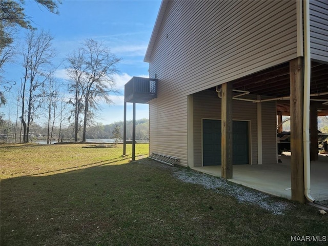 2085 Robinson Pond Rd, Prattville, AL 36067 - view of yard featuring an attached garage and a balcony