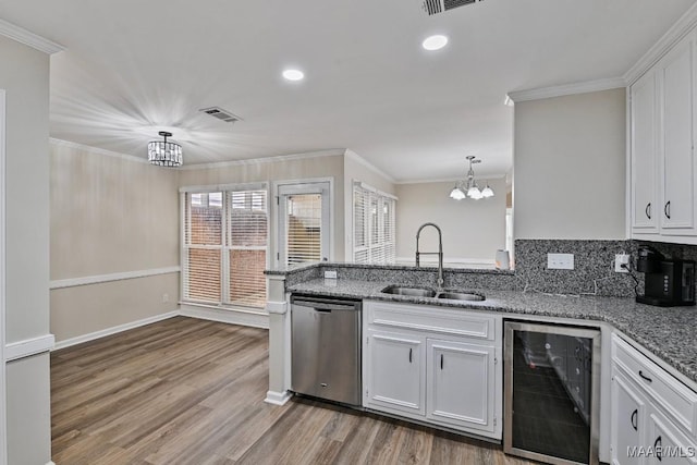 6528 Enfield Mews, Montgomery, AL 36117 - kitchen featuring beverage cooler, an inviting chandelier, ornamental molding, a sink, and dishwasher