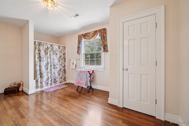13650 County Road 29th Rd, Clanton, AL 35045 - interior space featuring wood finished floors and a textured ceiling