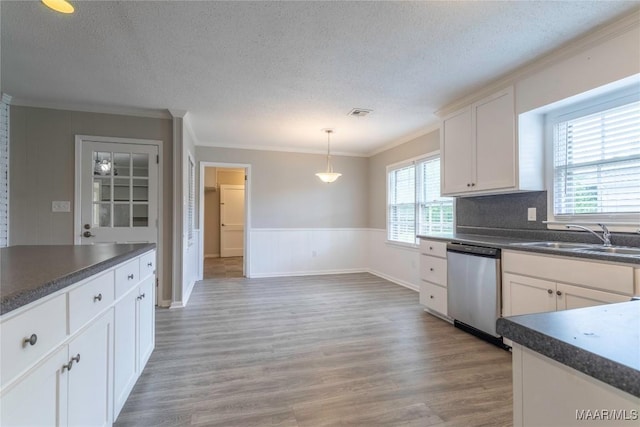 3740 Fieldcrest Dr, Montgomery, AL 36111 - kitchen featuring dishwasher, a sink, dark countertops, light wood-type flooring, and crown molding