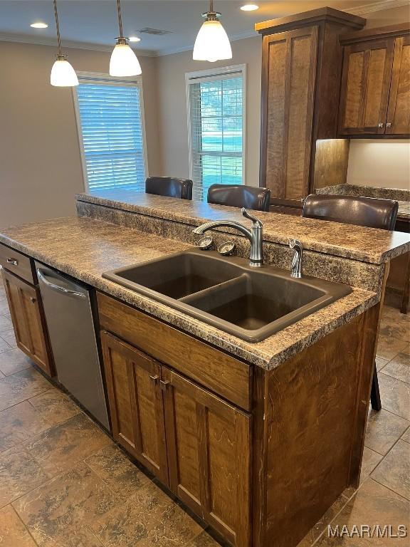 376 Mckenzie St, Mckenzie, AL 36456 - kitchen featuring visible vents, ornamental molding, a sink, decorative light fixtures, and stainless steel dishwasher