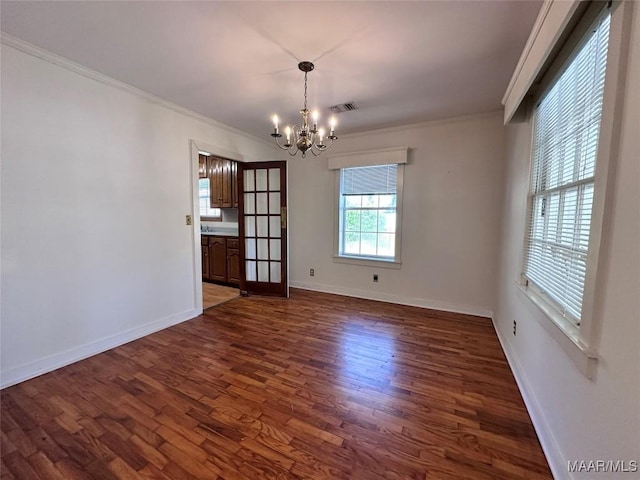 unfurnished room with dark wood-style floors, visible vents, a chandelier, and crown molding