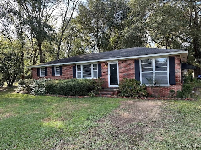 125 Butler St, Selma, AL 36701 - ranch-style home featuring a front lawn and brick siding