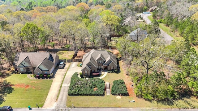 bird's eye view with a view of trees