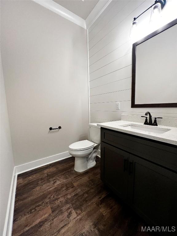 228 Mountain Laurel Rdg, Wetumpka, AL 36093 - bathroom featuring baseboards, wood finished floors, vanity, and toilet