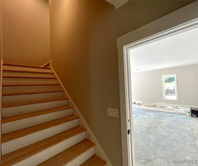 1150 Southern Hills Dr, Wetumpka, AL 36093 - view of stairway