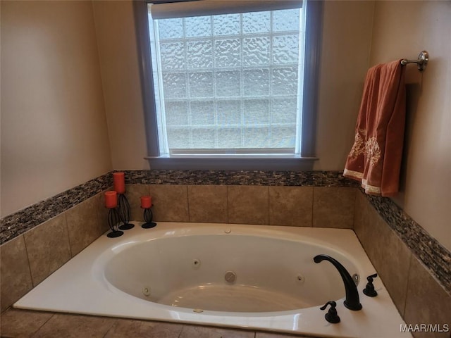 103 Rushmore Ct, Deatsville, AL 36022 - bathroom with a jetted tub
