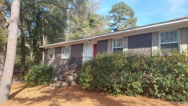 114 Dogwood Cir, Ozark, AL 36360 - view of single story home