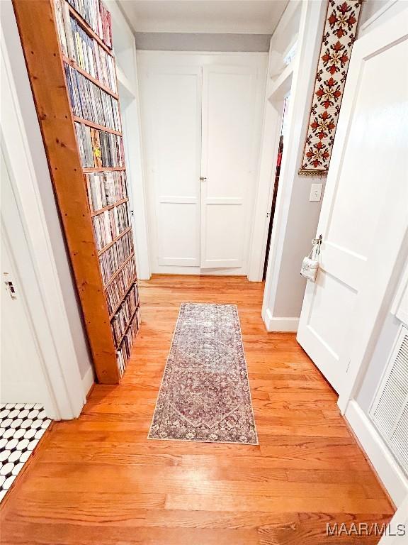 101 Hooper Dr, Selma, AL 36701 - hall with light wood-type flooring and baseboards