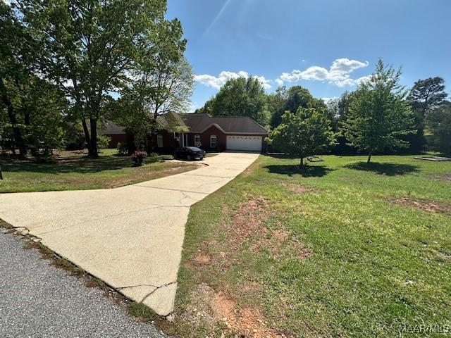 1518 White Cloud Dr, Deatsville, AL 36022 - single story home with an attached garage, driveway, and a front lawn