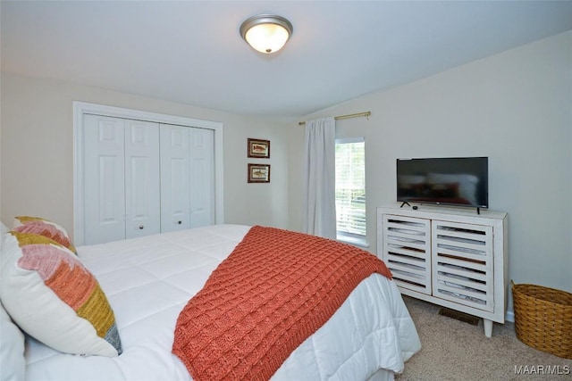 315 Lake Point Dr, Jacksons Gap, AL 36861 - bedroom featuring a closet, carpet flooring, and vaulted ceiling