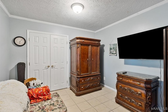 interior space featuring crown molding, a closet, light tile patterned floors, and a textured ceiling