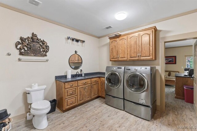 177 Tankersley Rd, Wetumpka, AL 36092 - laundry area featuring washer and dryer, light wood-style floors, a sink, and visible vents
