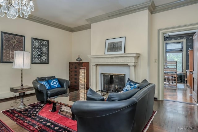 living room with baseboards, an inviting chandelier, a fireplace, crown molding, and wood finished floors