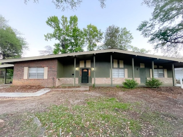 ranch-style house featuring brick siding