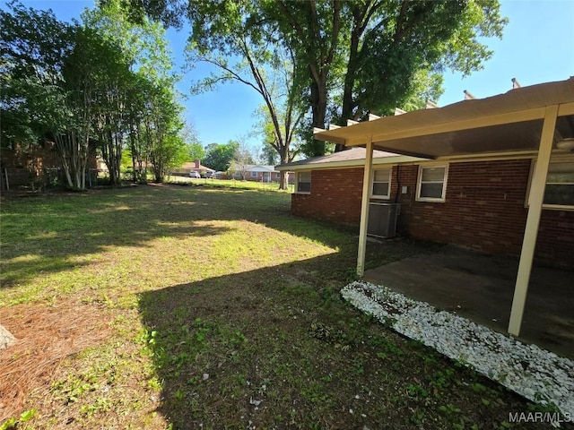 view of yard featuring a patio area