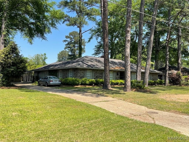 ranch-style home with a front lawn and aphalt driveway