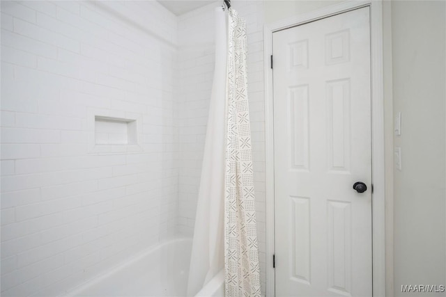 6432 Wynwood Pl, Montgomery, AL 36117 - full bathroom featuring shower / bathtub combination with curtain