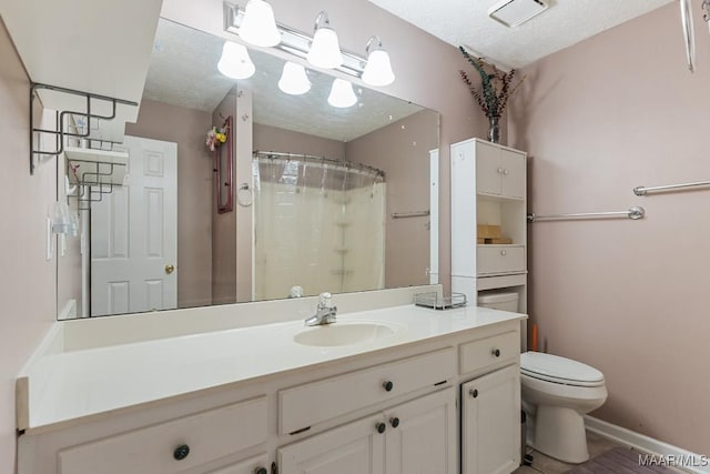 full bath featuring toilet, a shower with shower curtain, vanity, and a textured ceiling