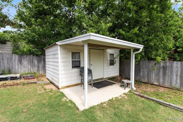 view of outdoor structure with an outbuilding
