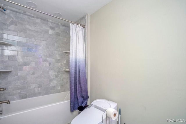 bathroom featuring shower / tub combo with curtain and toilet