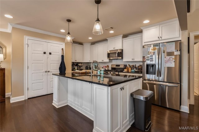kitchen with crown molding, white cabinets, stainless steel appliances, dark wood finished floors, and recessed lighting