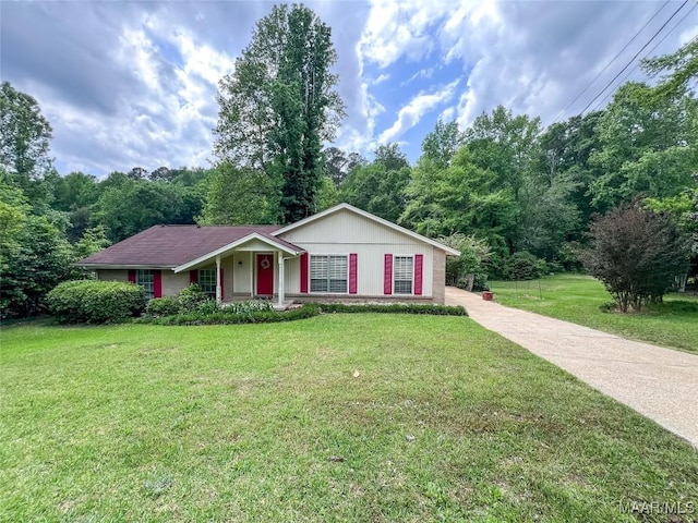 113 Kingston Pl, Prattville, AL 36067 - single story home featuring a front yard and concrete driveway