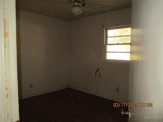 spare room with dark wood-style flooring and ceiling fan