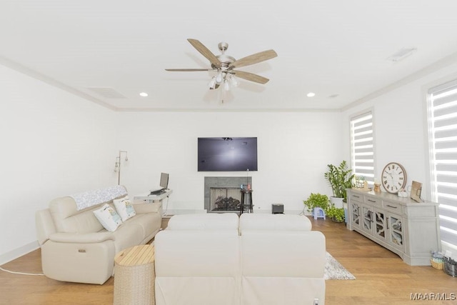 living area with recessed lighting, ceiling fan, and light wood-style floors