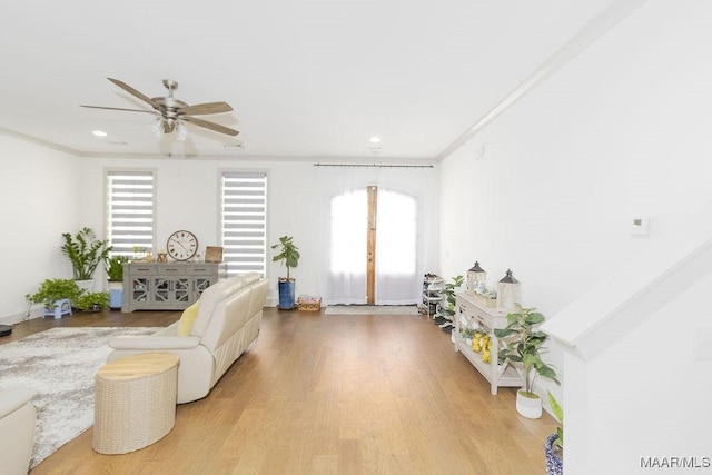 living area featuring light wood-type flooring, a ceiling fan, and recessed lighting