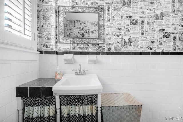 100 S Franklin Ave, Luverne, AL 36049 - bathroom featuring tile walls