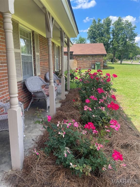 3244 Cheltenham Dr, Montgomery, AL 36116 - view of yard with covered porch