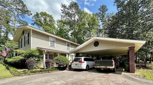 view of front facade featuring driveway and a carport