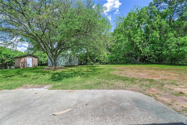 view of yard featuring an outbuilding and a storage shed