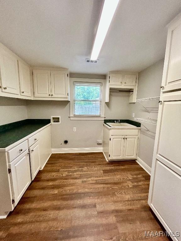 clothes washing area featuring visible vents, hookup for a washing machine, dark wood-style flooring, and baseboards