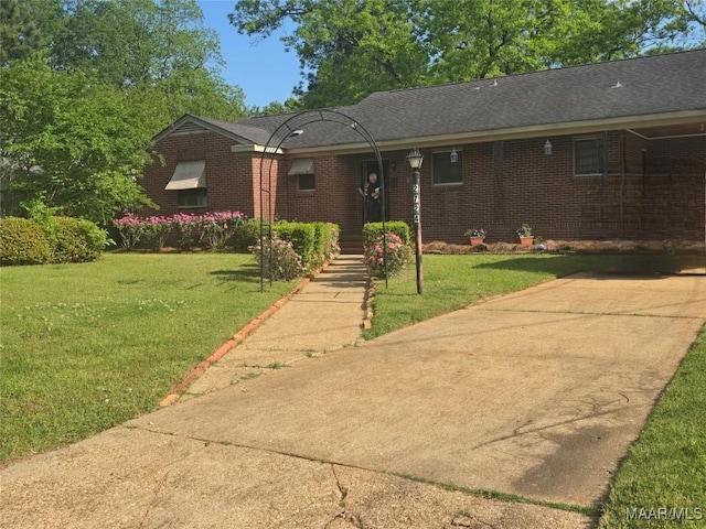 2724 Crestview Ave, Montgomery, AL 36109 - single story home featuring roof with shingles, a front lawn, and brick siding