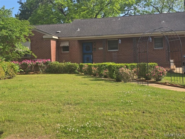 2724 Crestview Ave, Montgomery, AL 36109 - ranch-style home with roof with shingles, a front lawn, and brick siding