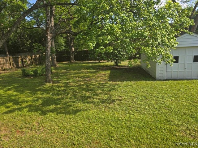 2724 Crestview Ave, Montgomery, AL 36109 - view of yard featuring an outdoor structure, a shed, and fence