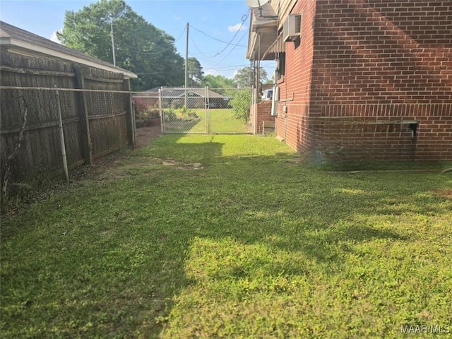 2724 Crestview Ave, Montgomery, AL 36109 - view of yard with fence