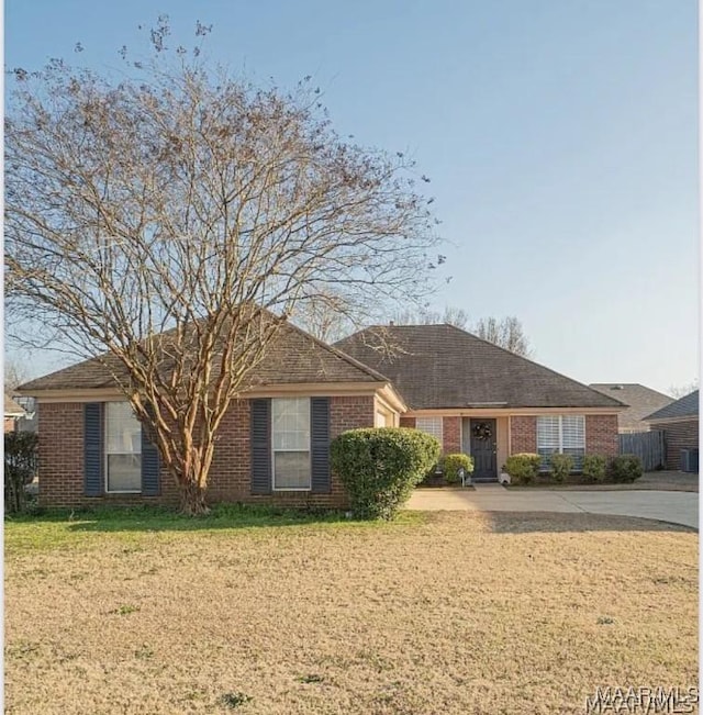 7648 Steele Ridge Dr, Montgomery, AL 36117 - ranch-style home with brick siding and a front yard