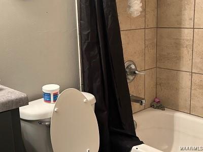 full bathroom with toilet and shower / tub combo with curtain