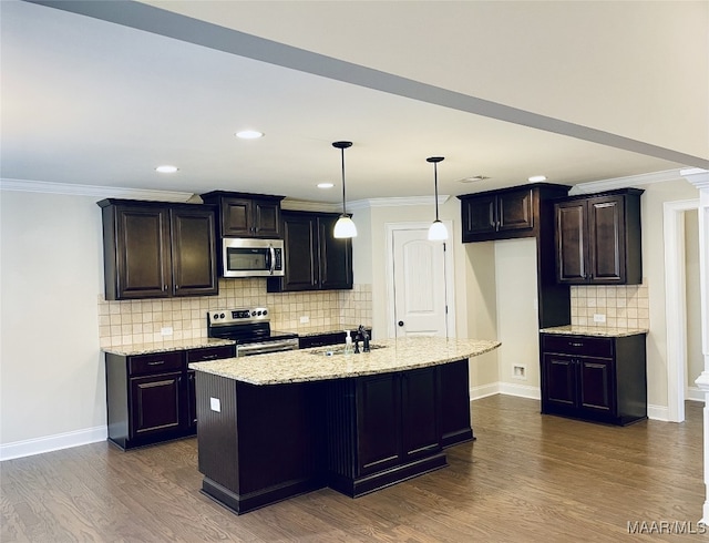 kitchen featuring a sink, tasteful backsplash, crown molding, dark wood-type flooring, and appliances with stainless steel finishes