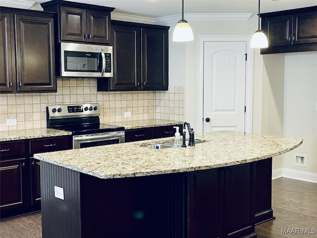 kitchen featuring a sink, baseboards, appliances with stainless steel finishes, and dark wood finished floors
