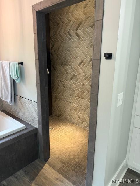 169 Foxfire Ct, Wetumpka, AL 36092 - full bath featuring a garden tub