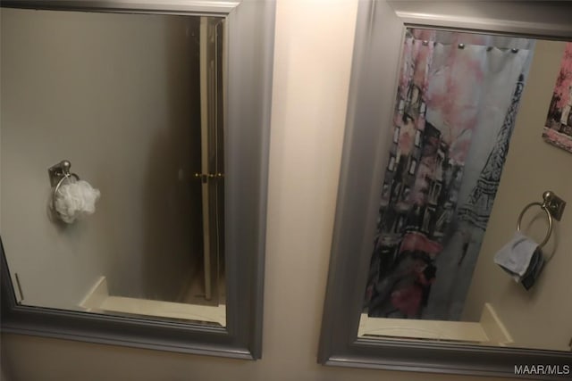 full bathroom featuring curtained shower