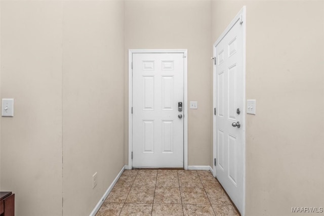entryway featuring baseboards